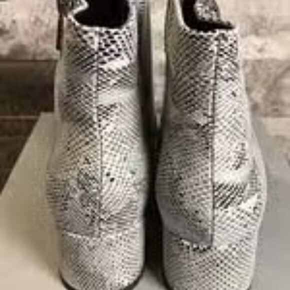 Kenneth Cole Women’s Ankle Boots 9 - Picture 4 of 6